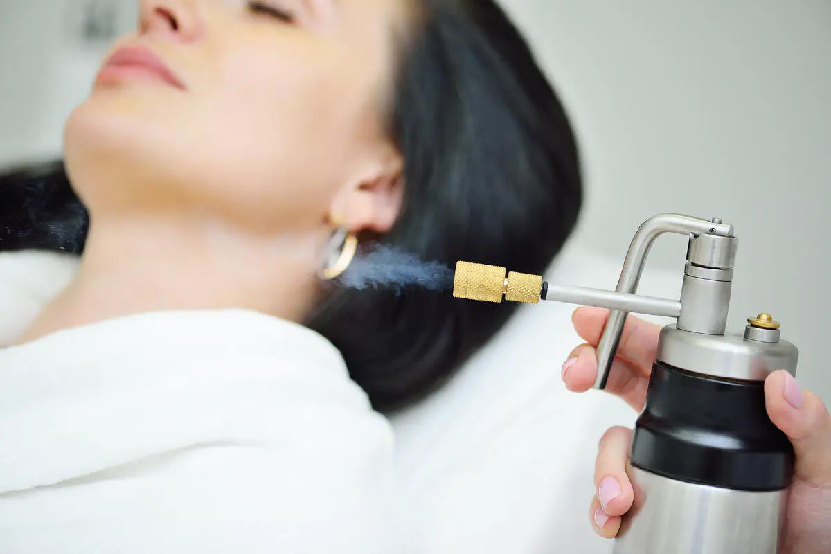 Cryotherapy for skin tags